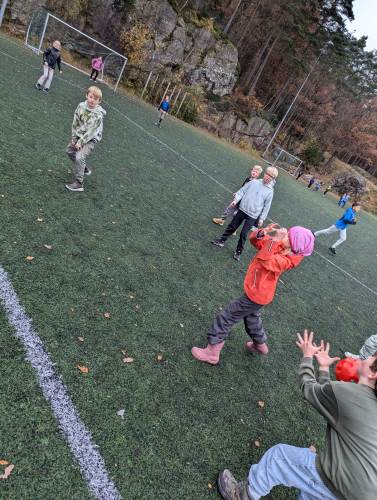 Stikkball i friminuttet.